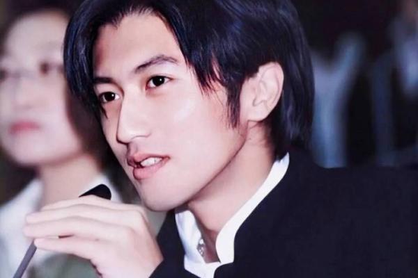 揭秘谢霆锋的八字分析：背后的深层含义是什么